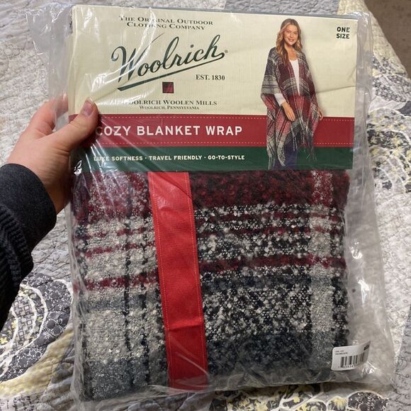 Woolrich boucle plaid cozy blanket wrap with fringe trim - Picture 3 of 7
